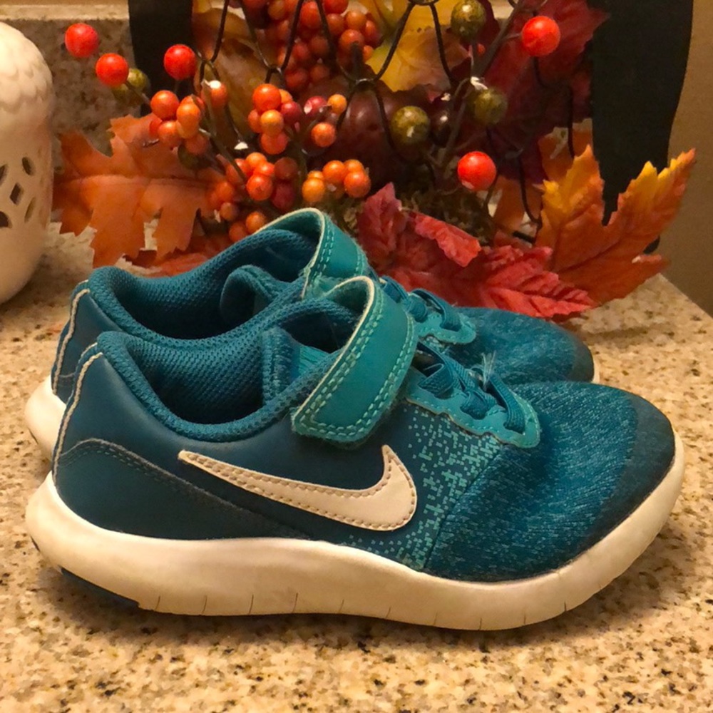 Girls Velcro Nike’s